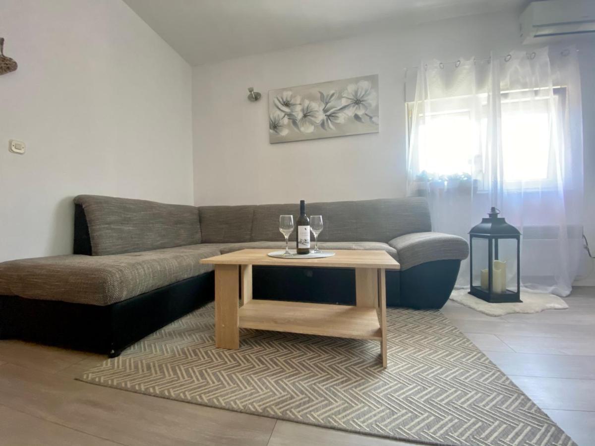 Appartamento Apartman Ivica Zara Esterno foto